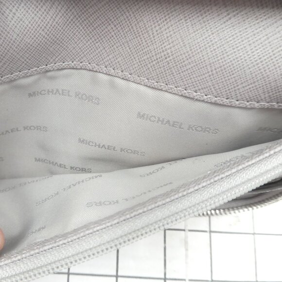 Michael Kors Large Pebbled Leather Smartphone Wristlet - Gray - Picture 8 of 11
